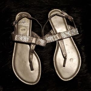 2/$15 🦋 Silver sandals